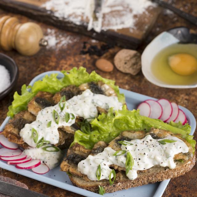 Fried Baltic herring with sour cream sauce and black bread